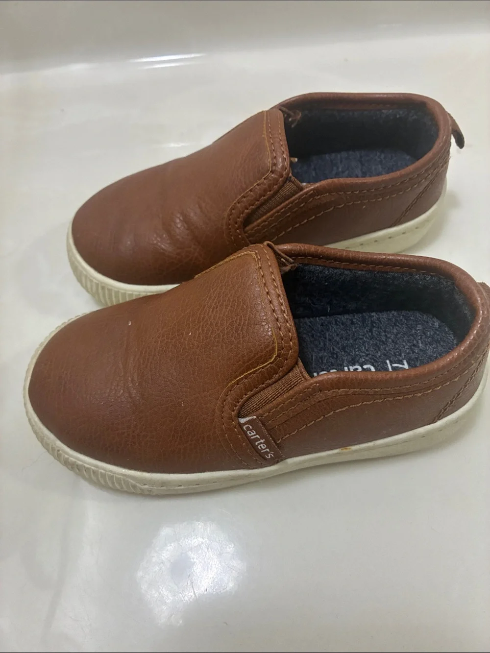 Carters child’s 7 loafers